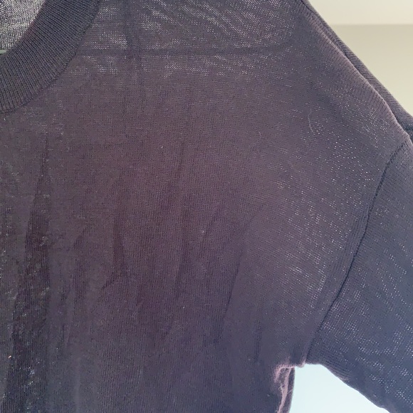 H&M size XS black t-shirt jumper. Never worn. Can fit size small also. Boxy fit. - Picture 9 of 10